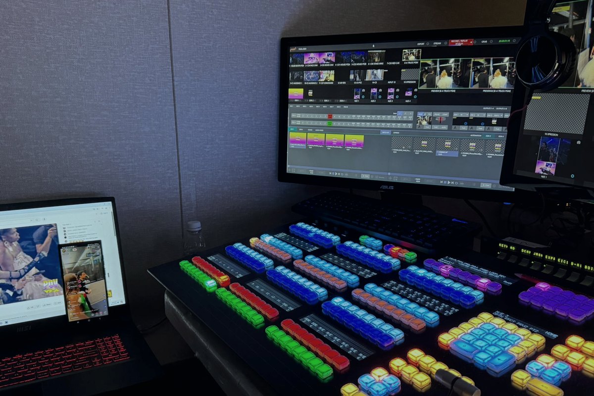 Varto rental switcher position at the MTV Video Music Awards: illuminated control surface, interface monitor, laptop and phone carrying the stream outputs