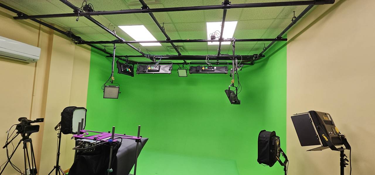 The empty pre-lit cyclorama and lighting grid, softboxes on