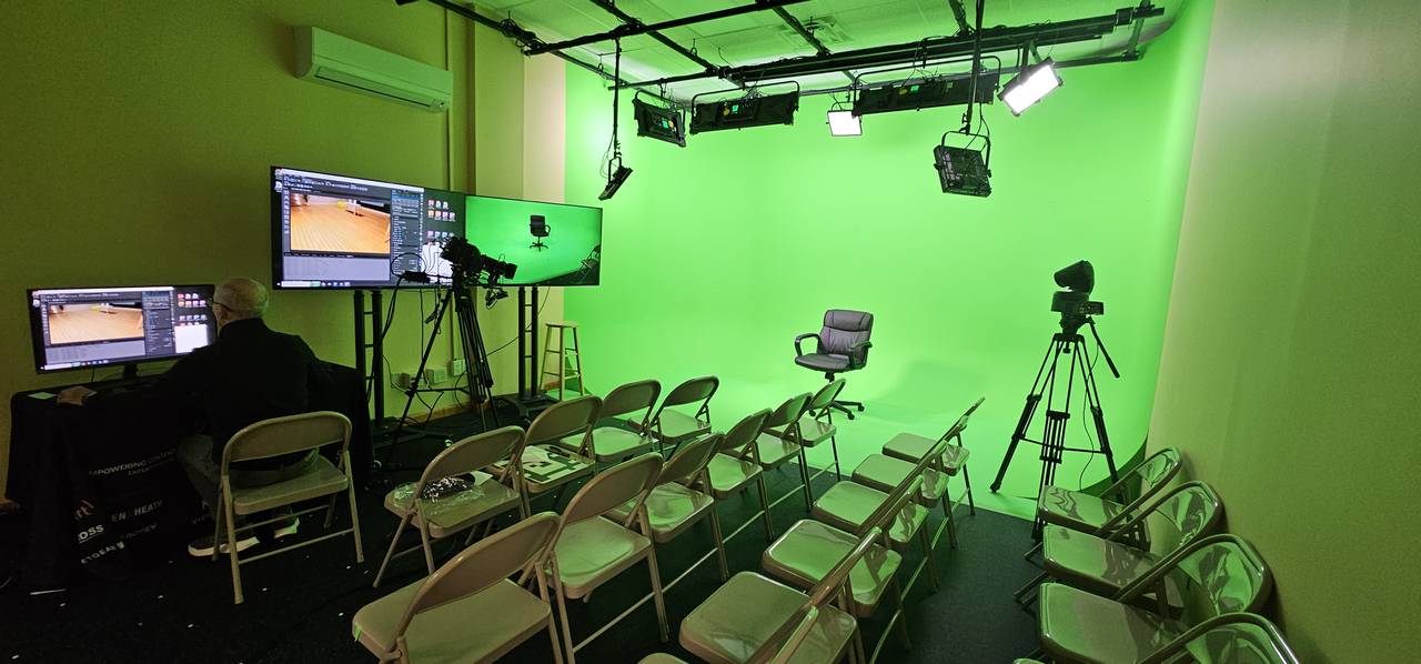 The pre-lit cyc and lighting grid, set for a seminar day