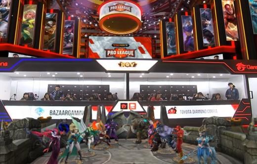 An esports stage extended with XR set extensions